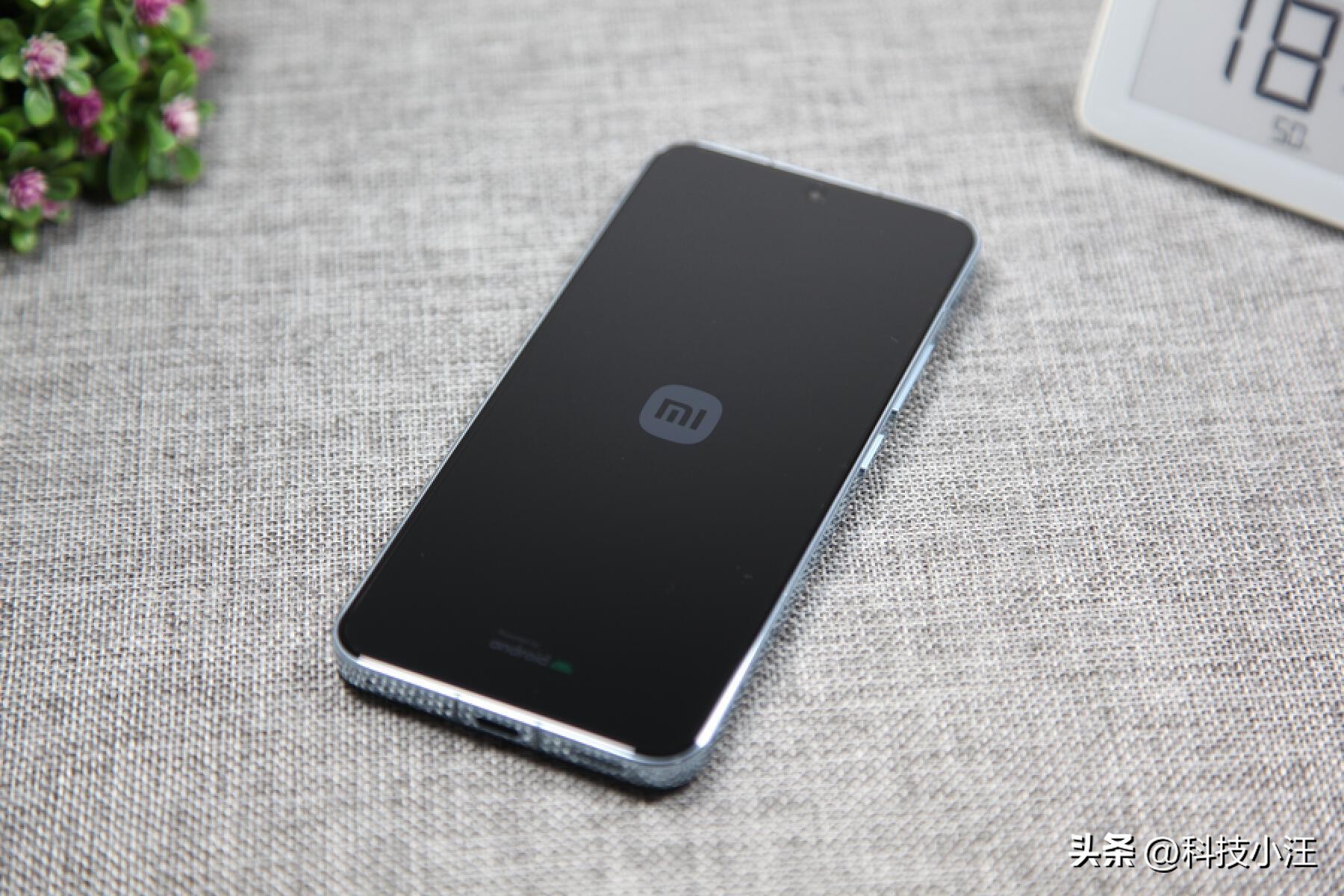 小米13远山蓝是科技纳米皮吗,小米13远山蓝玻璃版