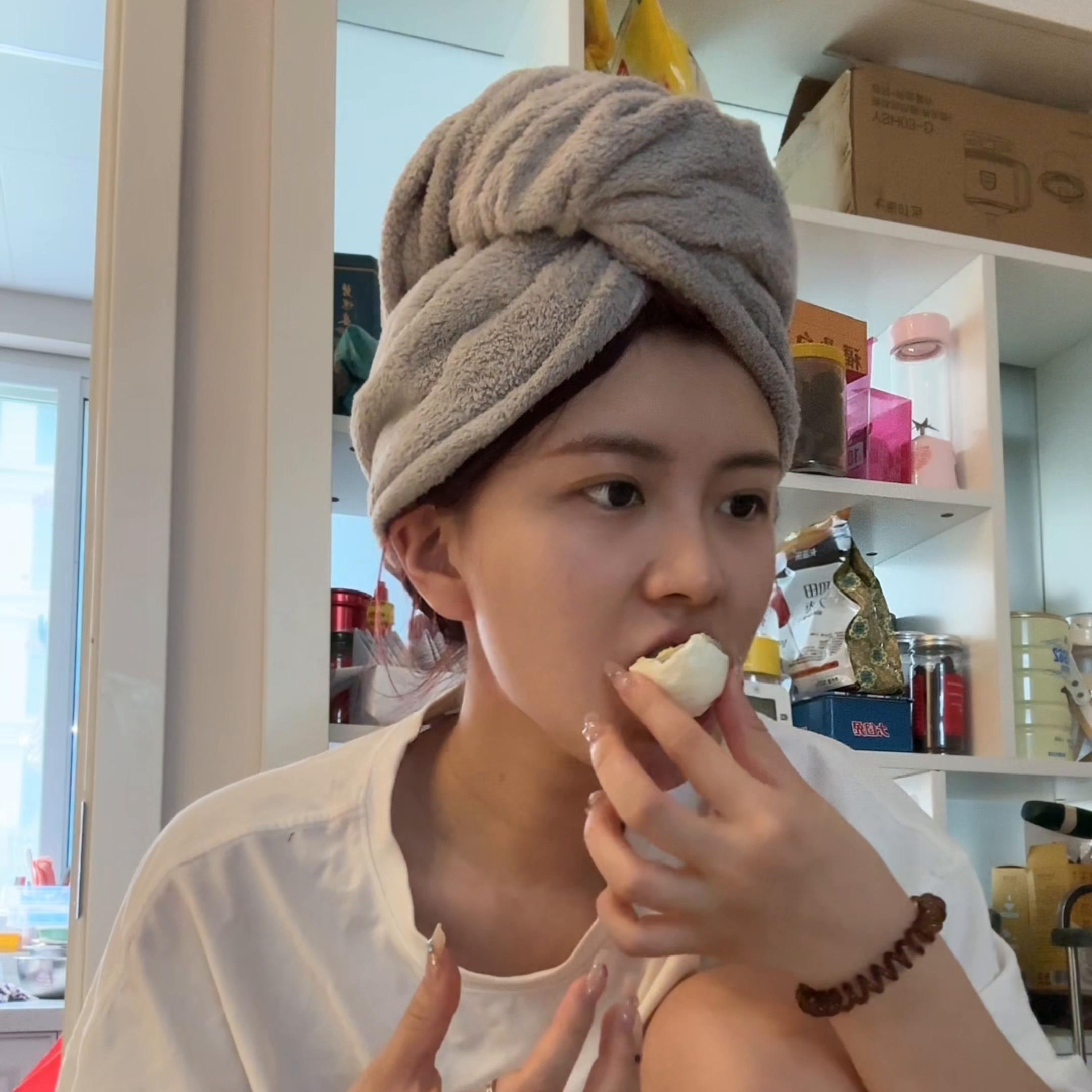 不上班的日子就在家里躺图片,不上班的日子发朋友圈的句子短句