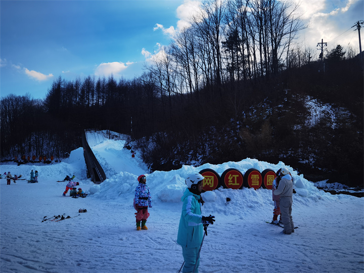 新春走基层开往漠河的列车,新春走基层冰雪经济点燃南沟村