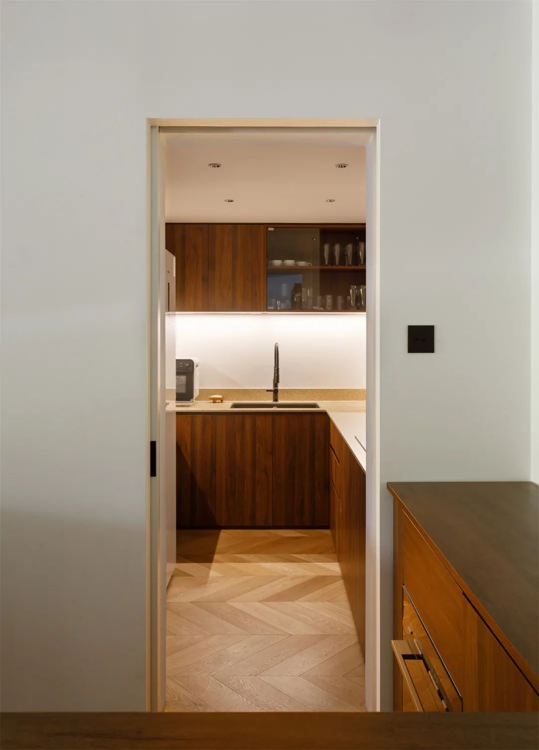 任性！北京女主坚持在客厅放张床，卧室里规划浴缸，入住反而舒心