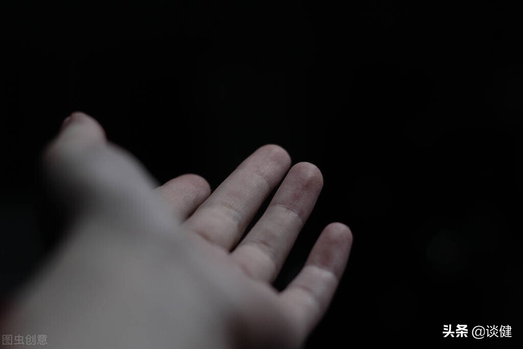 老年人脑血栓的最快消除方法,脑血栓急救最快的方法指尖放血