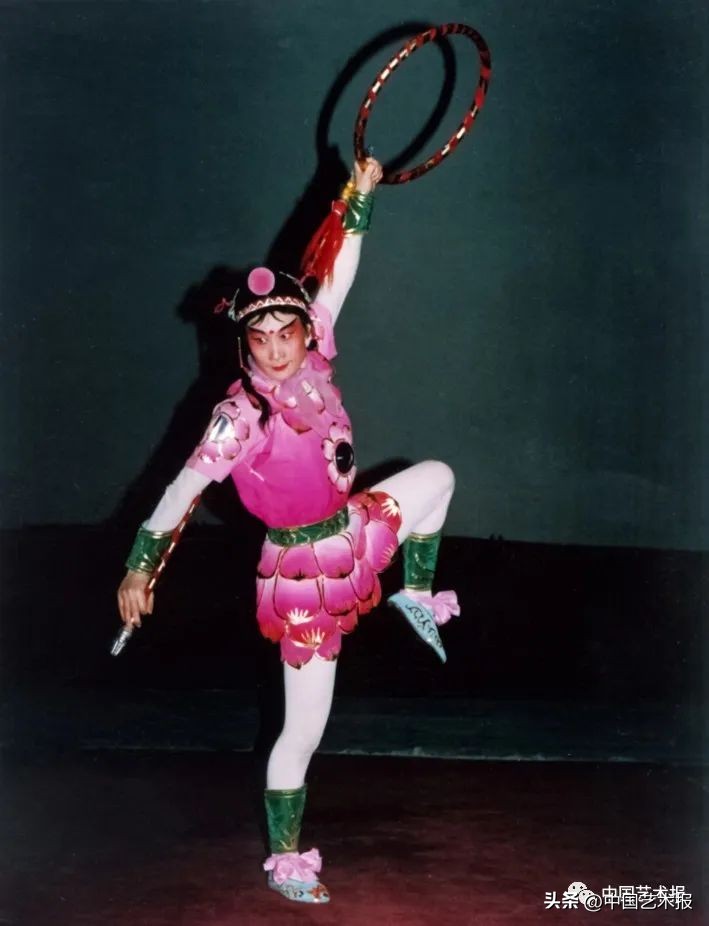 杩欎釜灞曡涓轰粈涔堜細闇囨捈浜哄績,杩欎釜灞曡鎵撶牬鑹烘湳鍜岀敓娲荤殑鐣岄檺