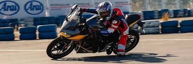 无极250rr竞技版23款如何区别,无极250rr仿赛