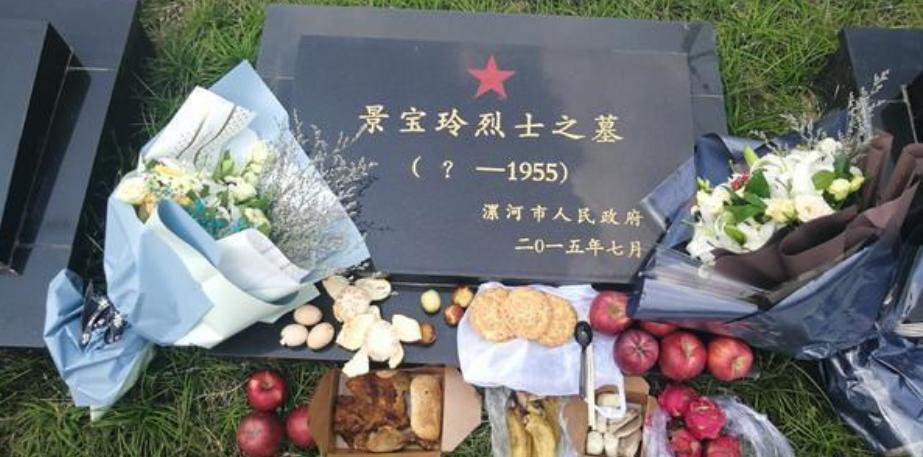 23岁为国捐躯,她的初恋守在墓旁终身未婚,弟弟苦寻她下落64年