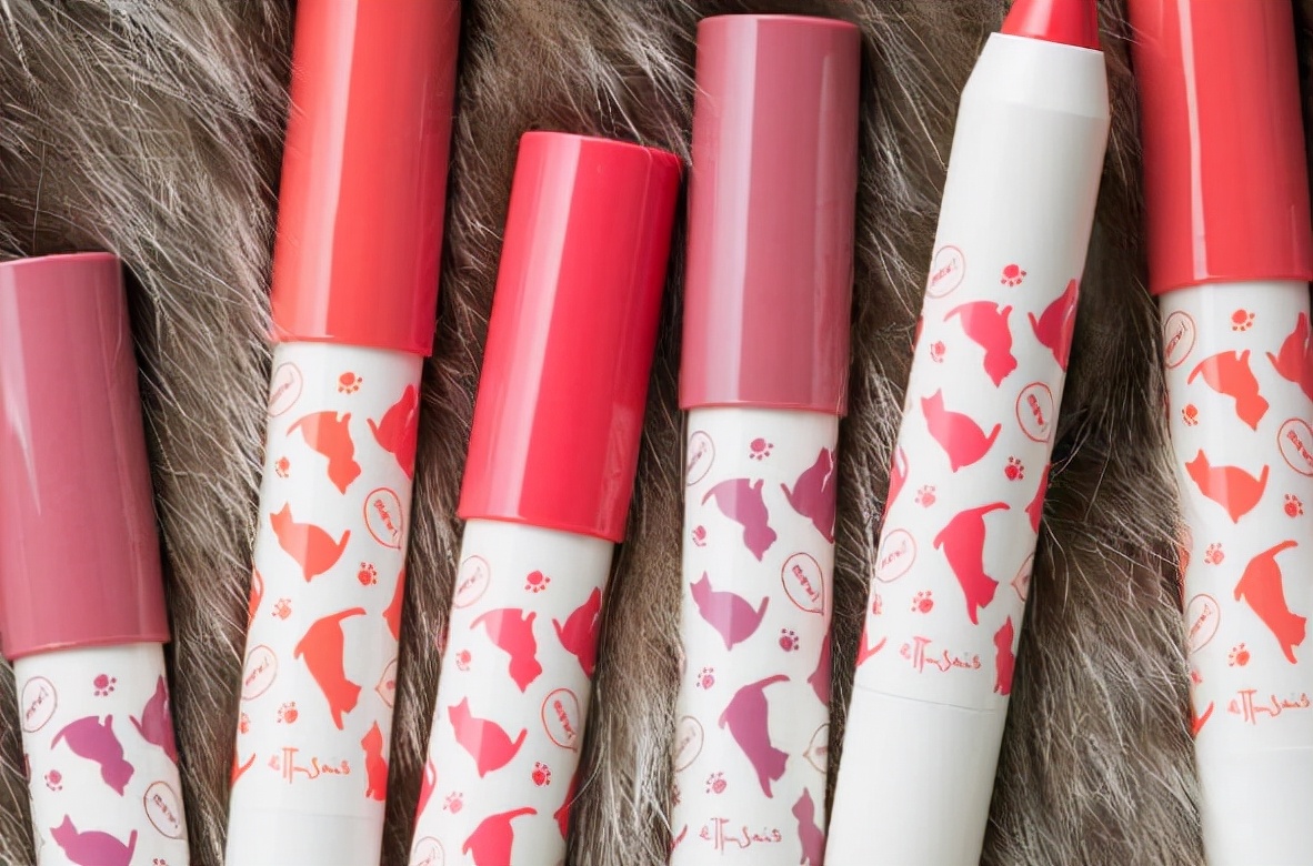 性价比高的口红推荐：让双唇在上色后的色调能更加的饱满自然