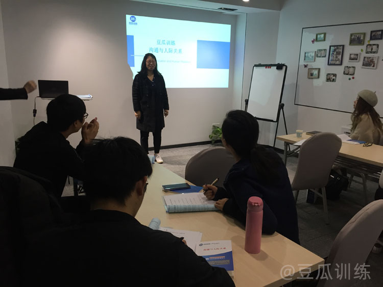 三秒留人七秒定位,演讲控场活跃气氛话术