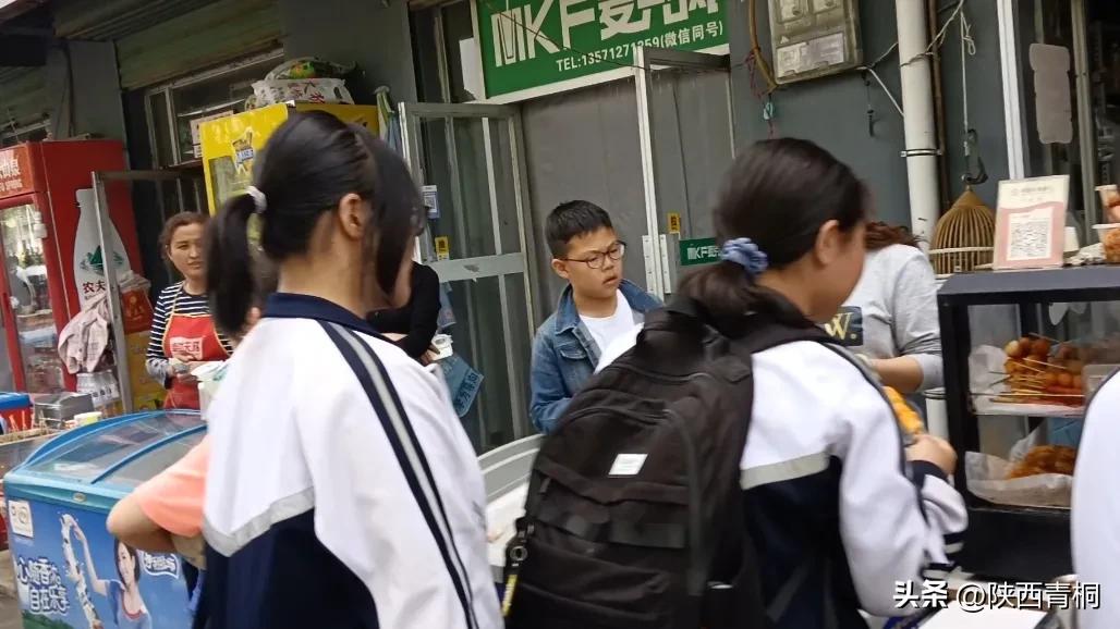 孩子上小学了需要每天给零花钱吗,小学生给零花钱好不好
