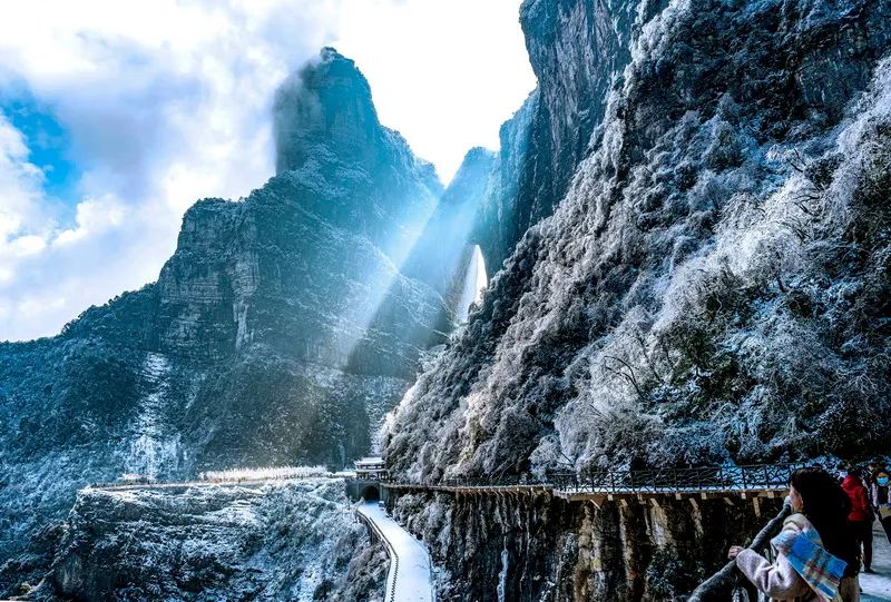 遨游中国小新闯天门山,张家界之旅天门山留影