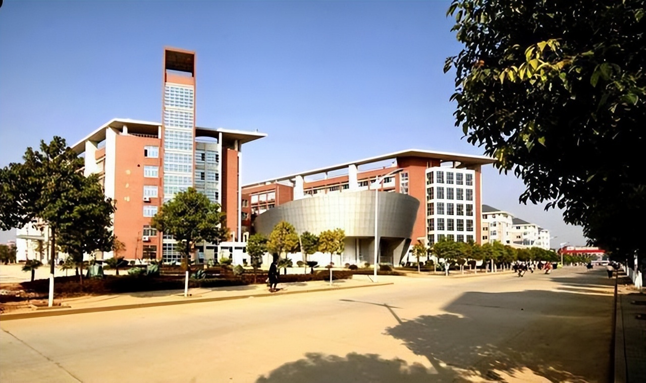 教育部33所学校转为本科院校,教育部首批28所大专院校