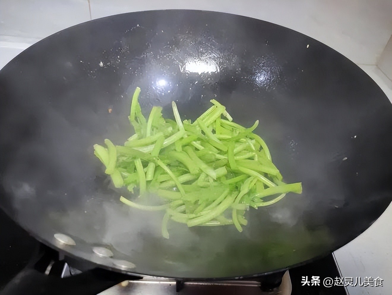 一家三口被查出肝病,三种物品长期放冰箱易致肝癌