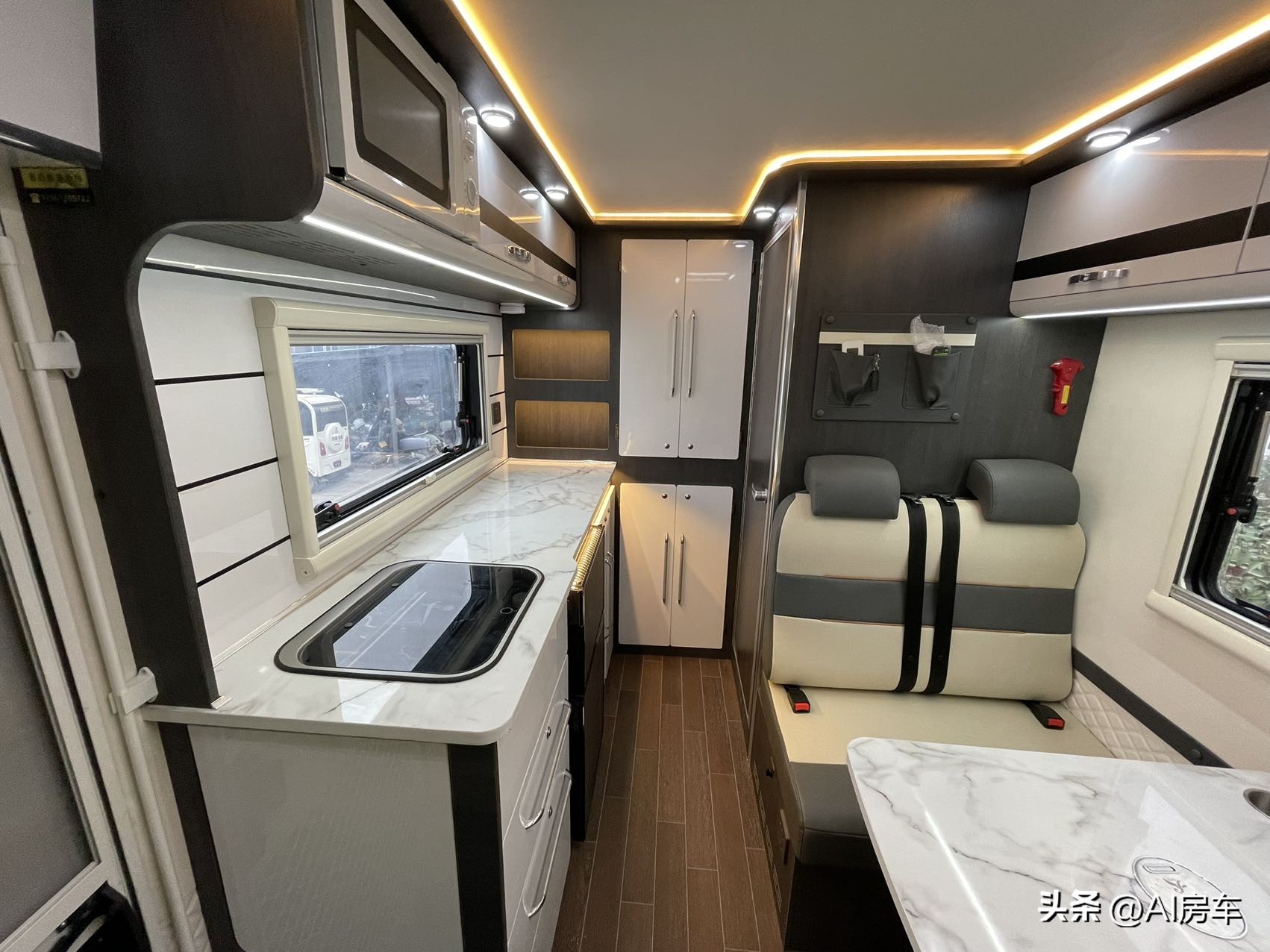 上汽大通t70柴油自动高配版房车,大通t70升顶四驱房车