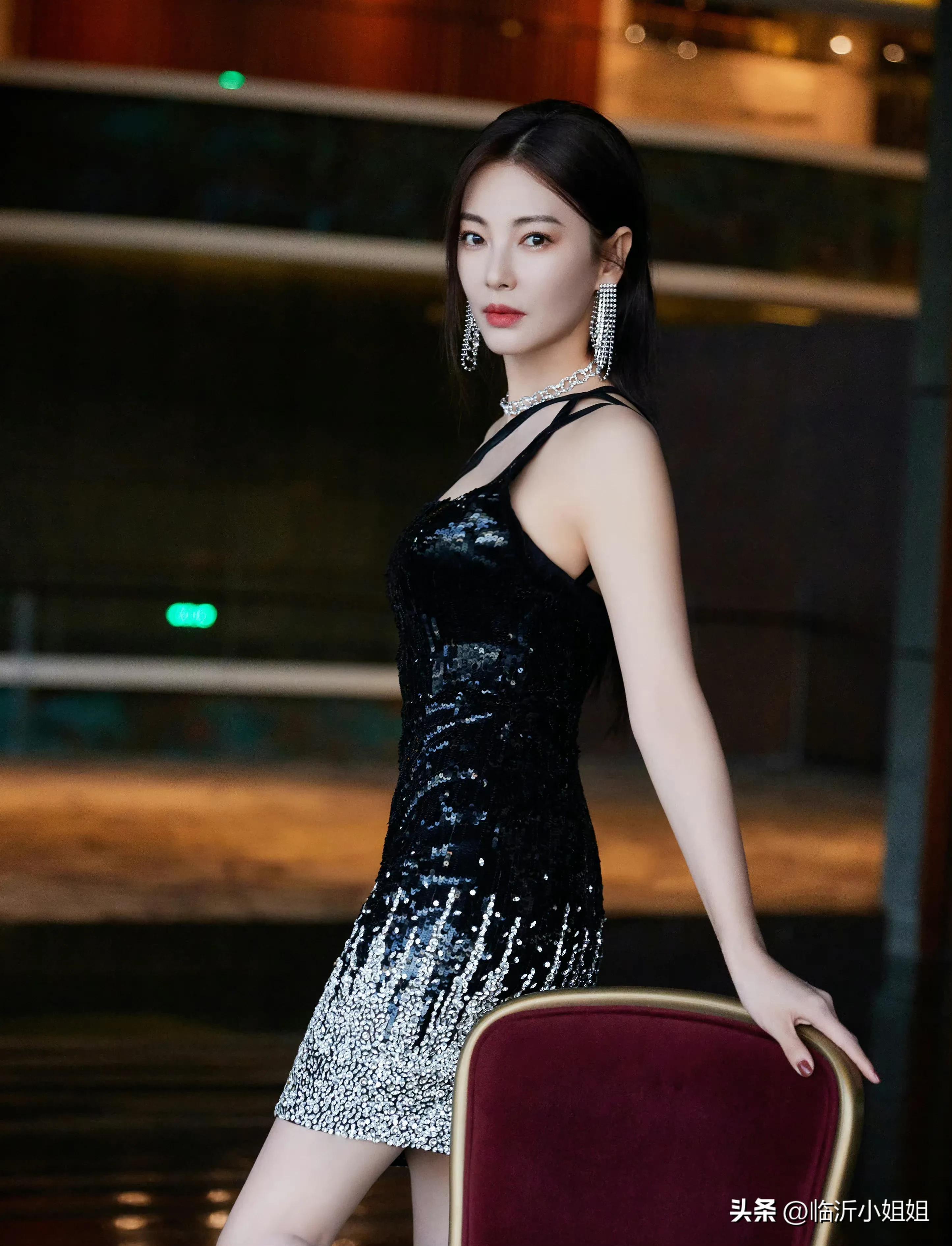 张雨绮火爆女神美到让人窒息,惊艳写真照片张雨绮