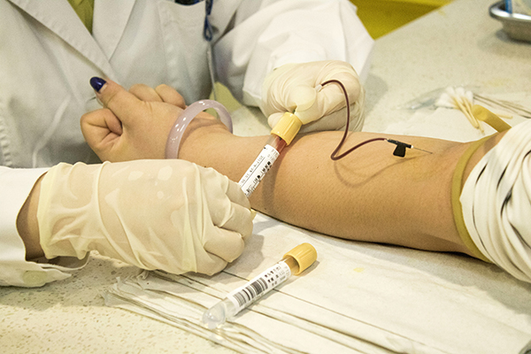 为什么医生抽血抽那么多,医院为什么要重复抽血