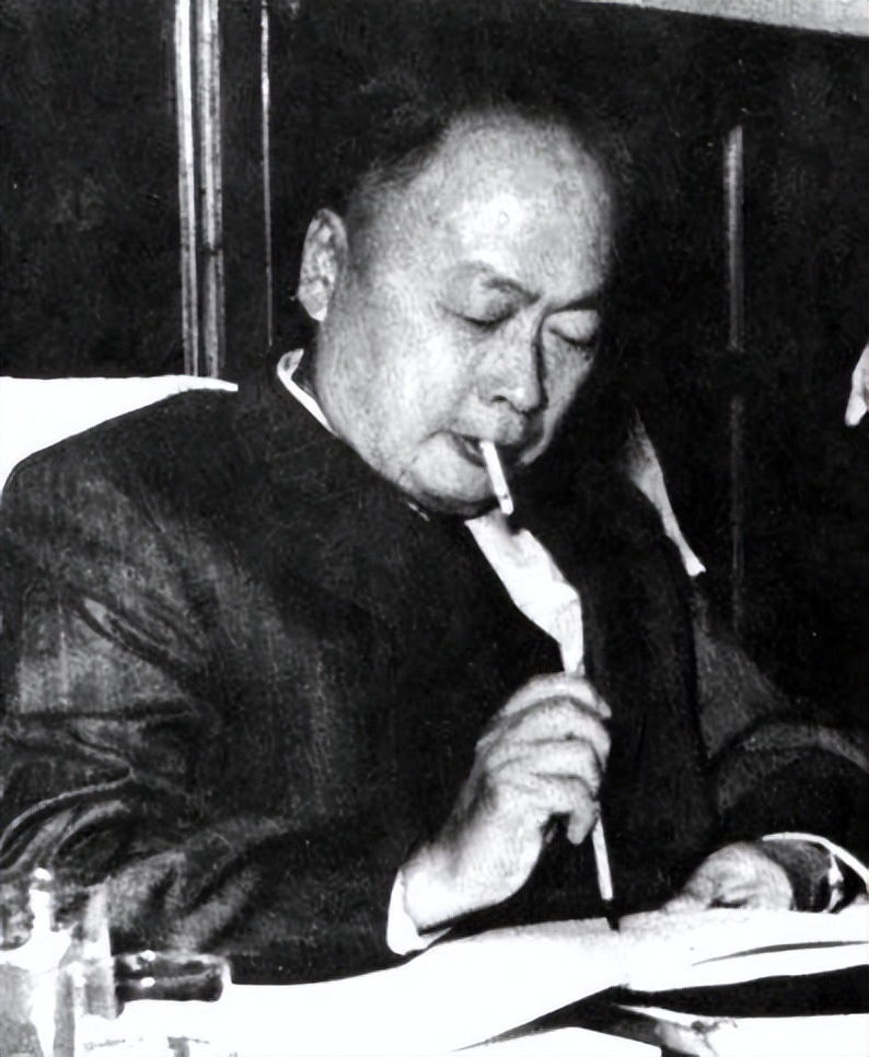 1972年袁世凯表侄向陈毅敬献一幅挽联，毛主席看后：给他安排工作