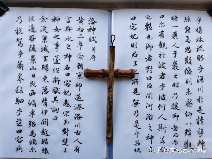 中华国礼艺术家和国家一级书法家,中国国礼书法家郭爱忠