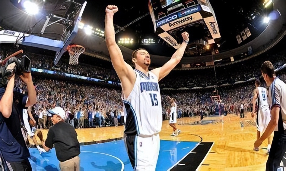 鏄熸湀寮垁,鐗圭鏍奸瞾椹埡棣栧彂