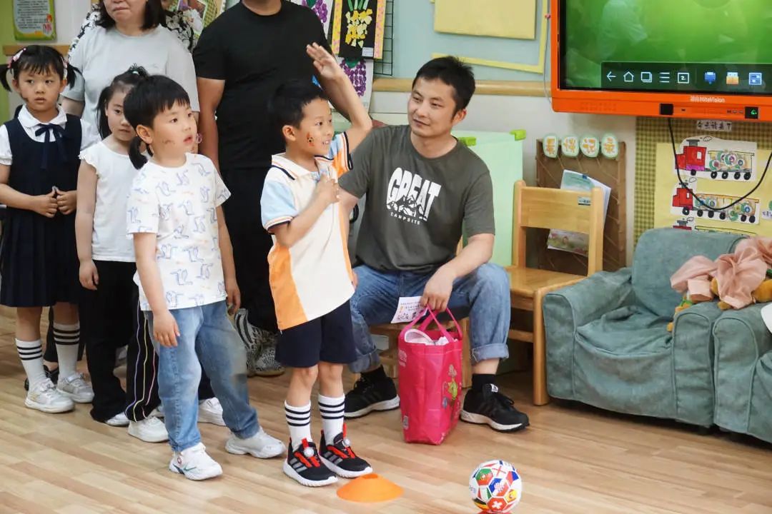 亲子足球运动嘉年华,幼儿园亲子足球嘉年华入场仪式