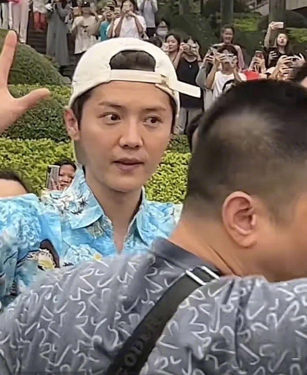 鹿晗是什么时候承认恋情的,鹿晗是什么时候宣布恋情的