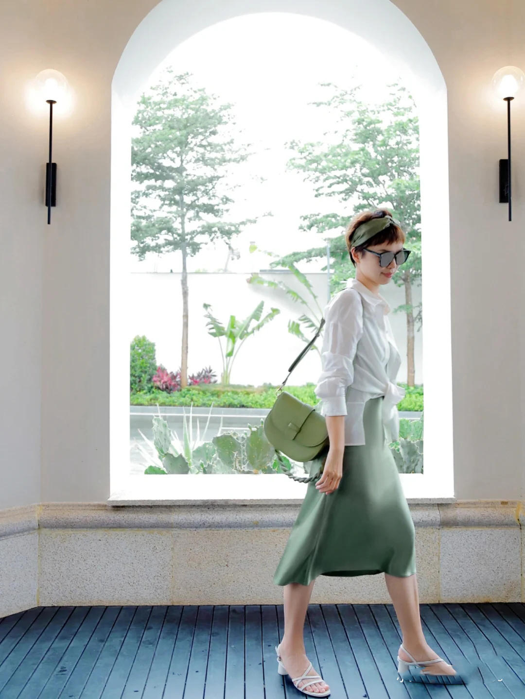 40岁穿什么运动鞋大气好看,女人过50岁穿什么鞋合适