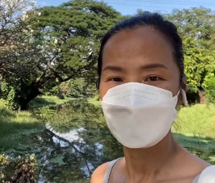 58岁韦唯疑要全面复出！近照大变瘦出“排骨胸”，自曝身体状态差