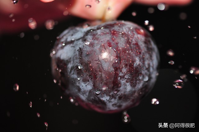 黑布林吃着特别酸怎么办,黑布林吃了打嗝怎么回事