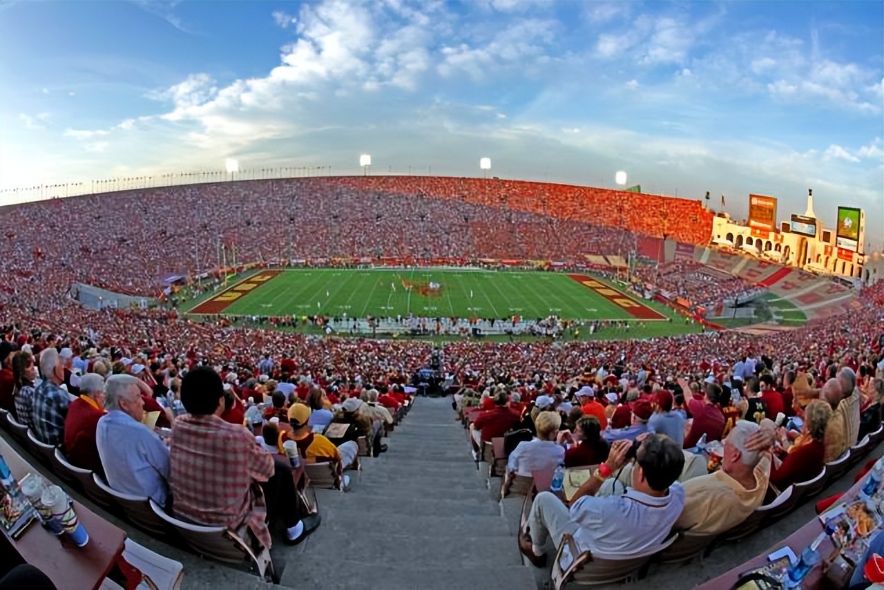 除了钱和中国人，赢在起跑线上的“网红大校”南加大还有什么？