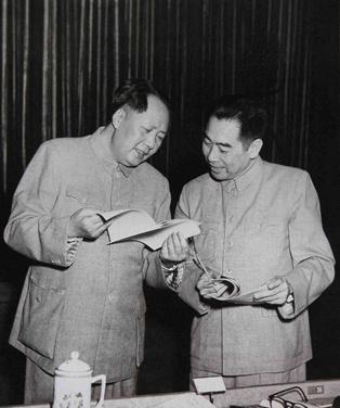 女子身着日本侵华军装露脸,日军女子拍照