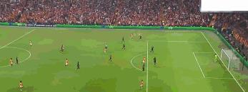 夜晚中绽放的烟花,足球烟花