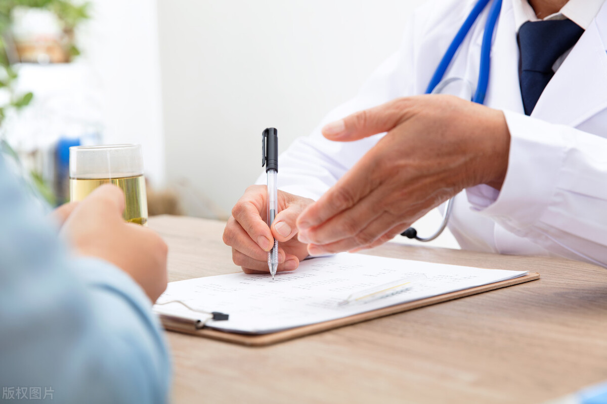 43岁女性肾病诊断,43岁女子双脚浮肿半年