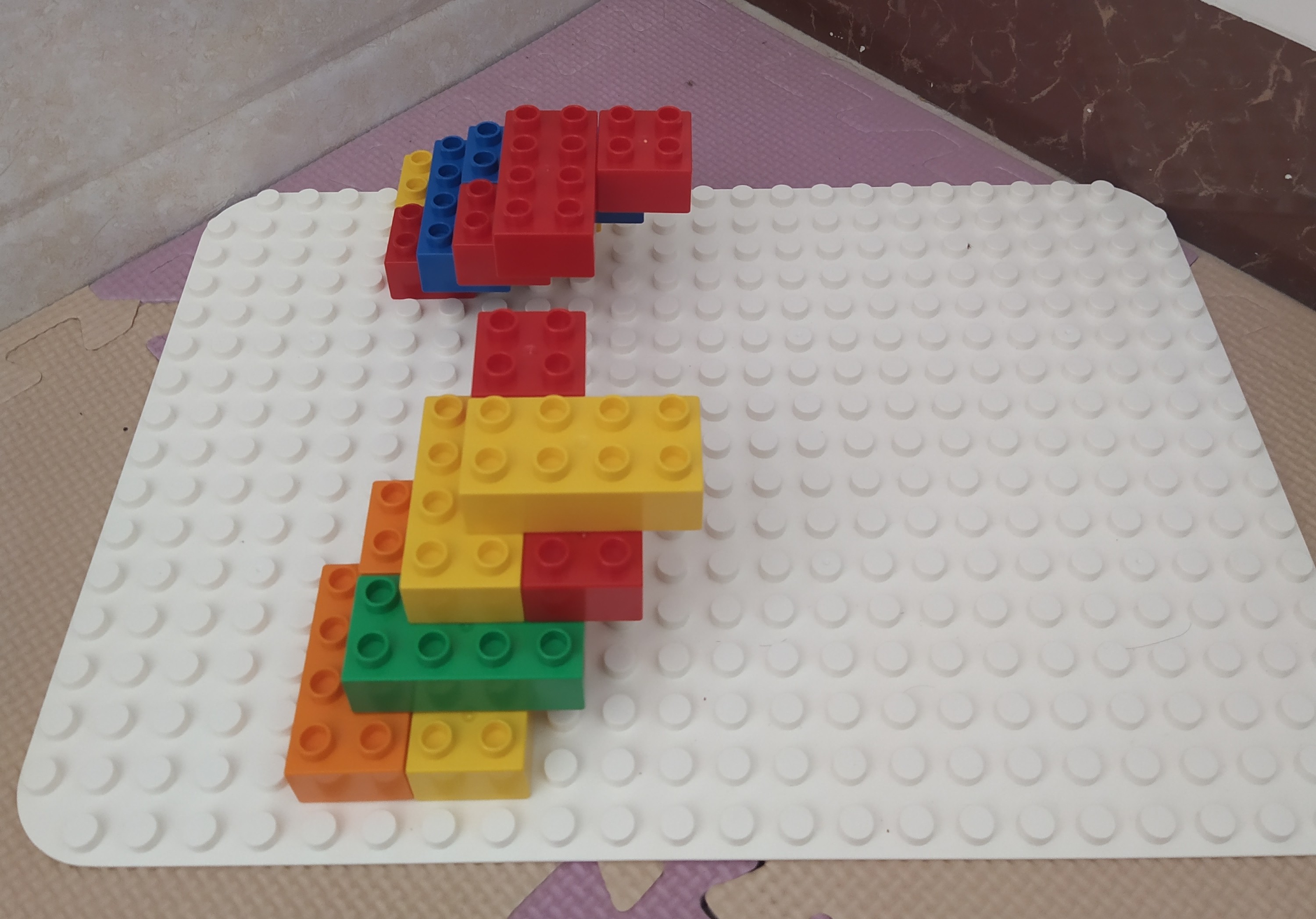 乐高埃菲尔铁塔最详细拼装视频,乐高大颗粒埃菲尔铁塔作品