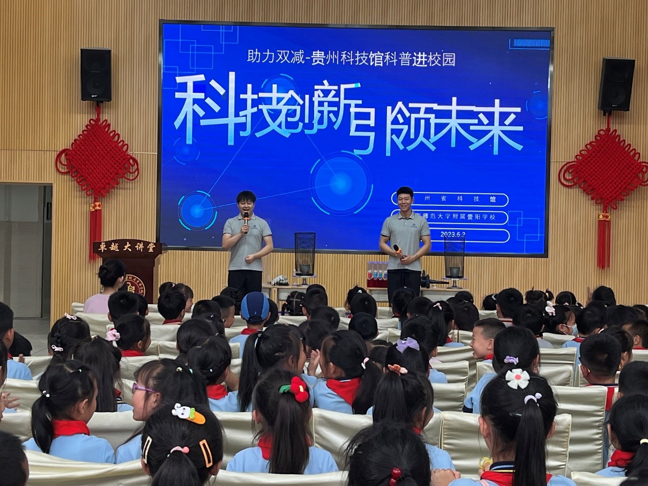 科普活动进校园点亮孩子科学梦,科普知识进校园科技体验零距离