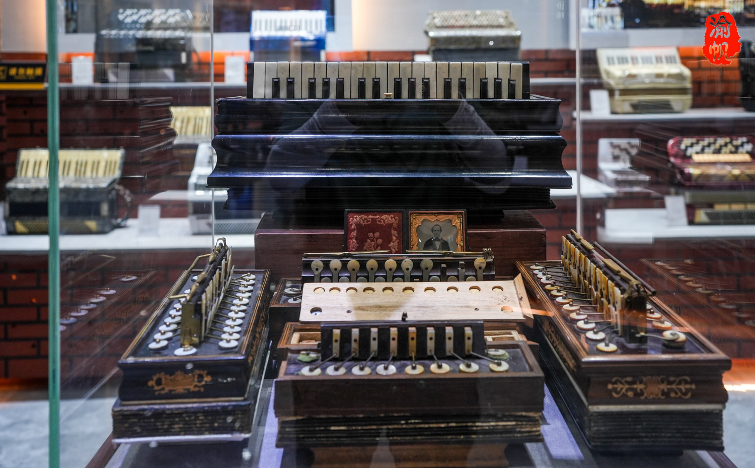 参观塔城地区手风琴博物馆,参观钢琴博物馆的震撼