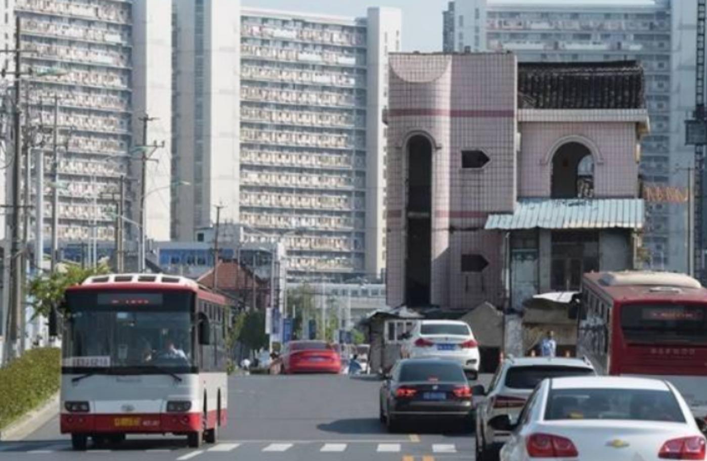 最牛钉子户张新国的家,上海钉子户张新国14年后结局如何