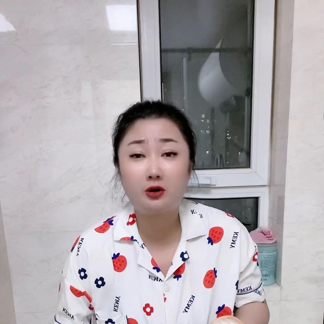 冰川磨砂沐浴露推荐变白留香,磨砂沐浴露推荐柠檬