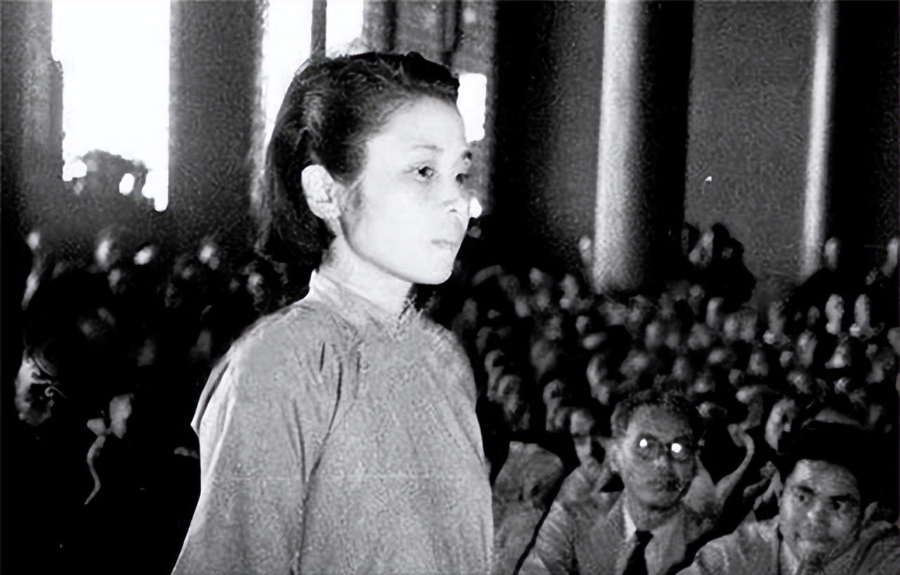 军统女特工冒死救下一位地下党,90年代军统女特务