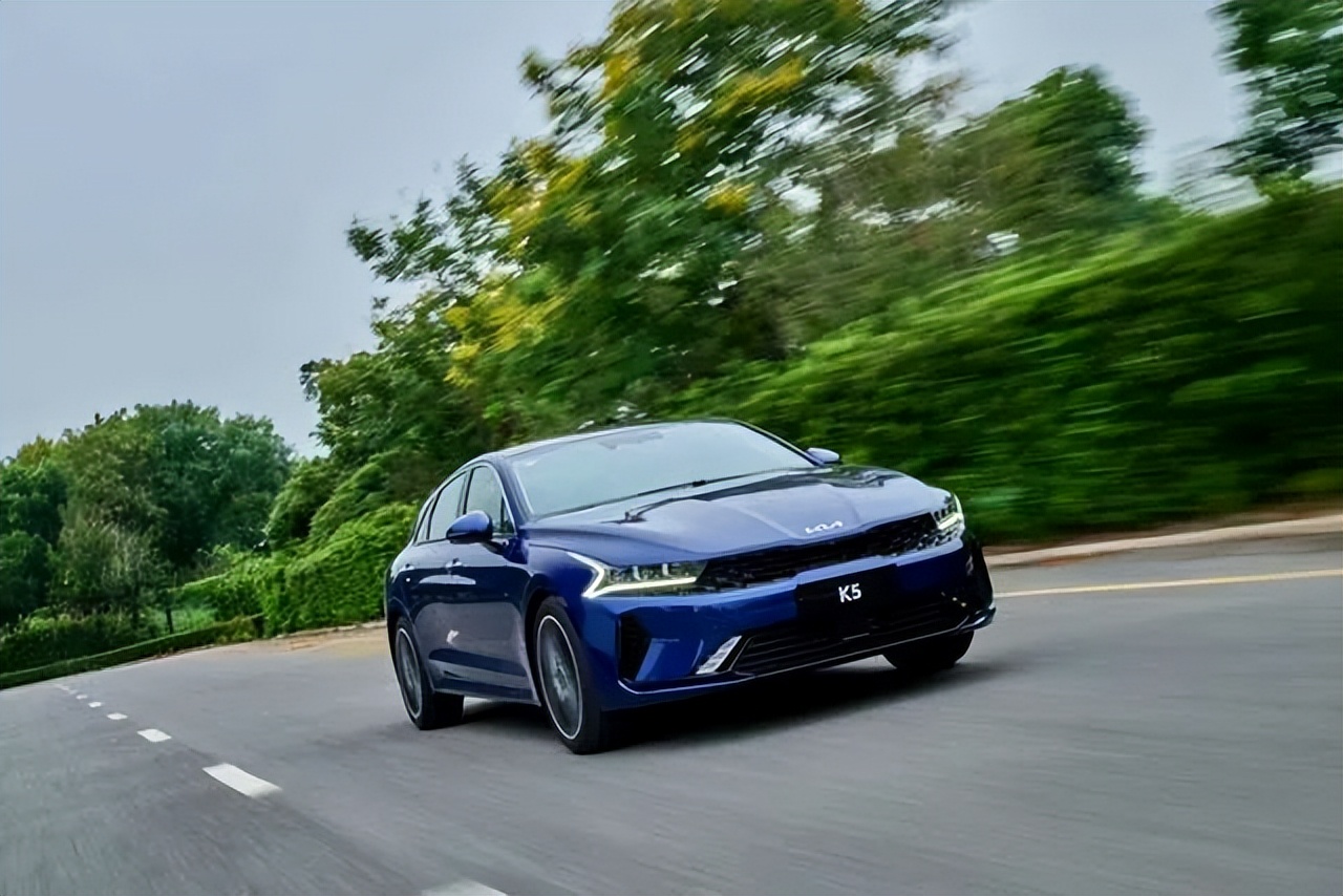 12年k5对比凯美瑞,k5和凯美瑞是一个级别的吗