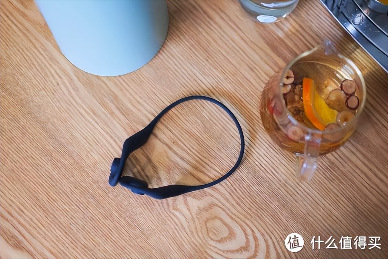 不入耳的耳机和入耳的耳机哪种好,无感传导耳机好还是耳塞式耳机好