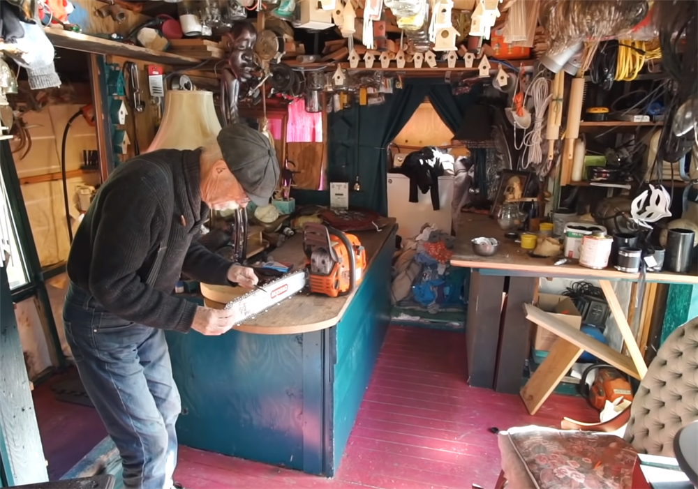 夫妻二人买下海岛过起隐居的生活,夫妻隐居小岛与世隔绝