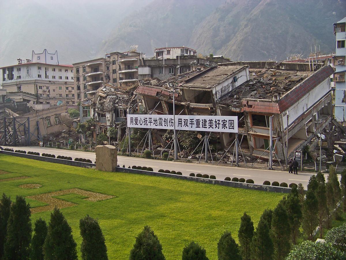 汶川大地震体现坚强作文素材,汶川大地震坚强与希望的象征