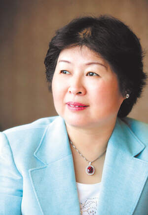 女人老了，怎么打扮更显贵气体面？这3位老牌“女首富”给你答案