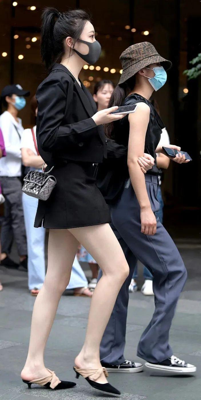 黑色小西装搭配连衣裙秋冬款,黑色夏季小西装短款搭配黑色裙子