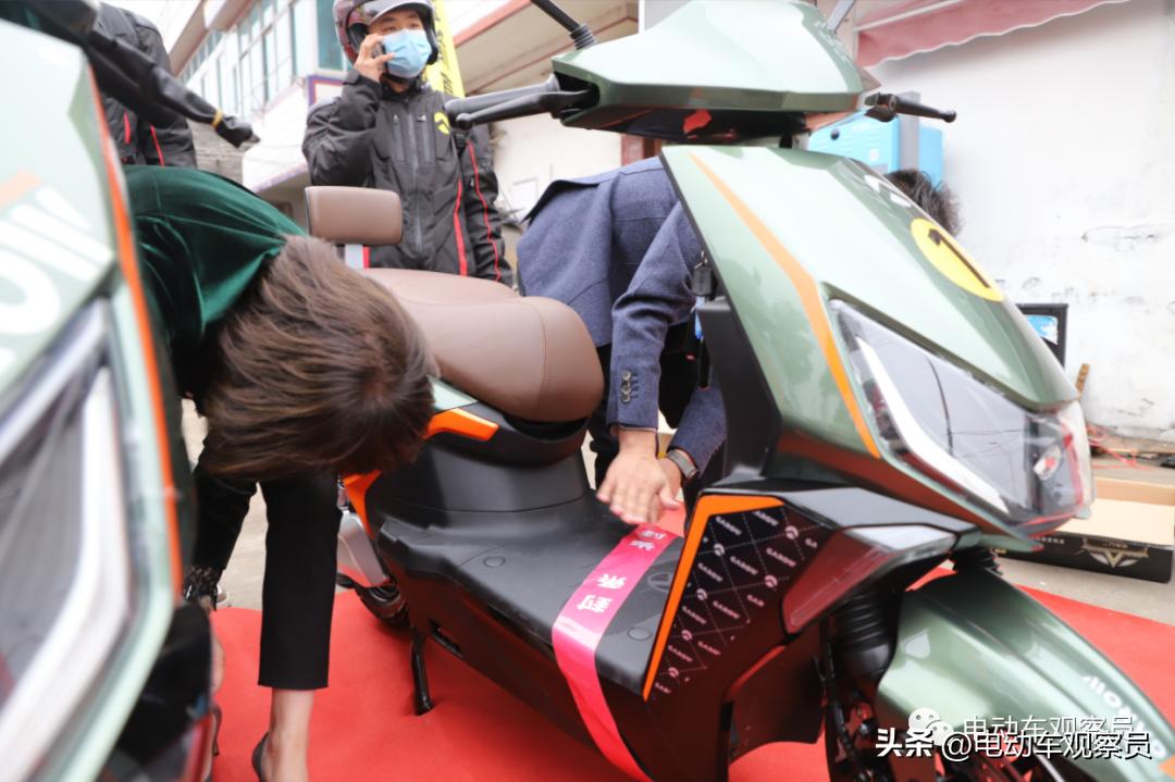 再传捷报一次创下两项世界纪录,再传捷报再创辉煌