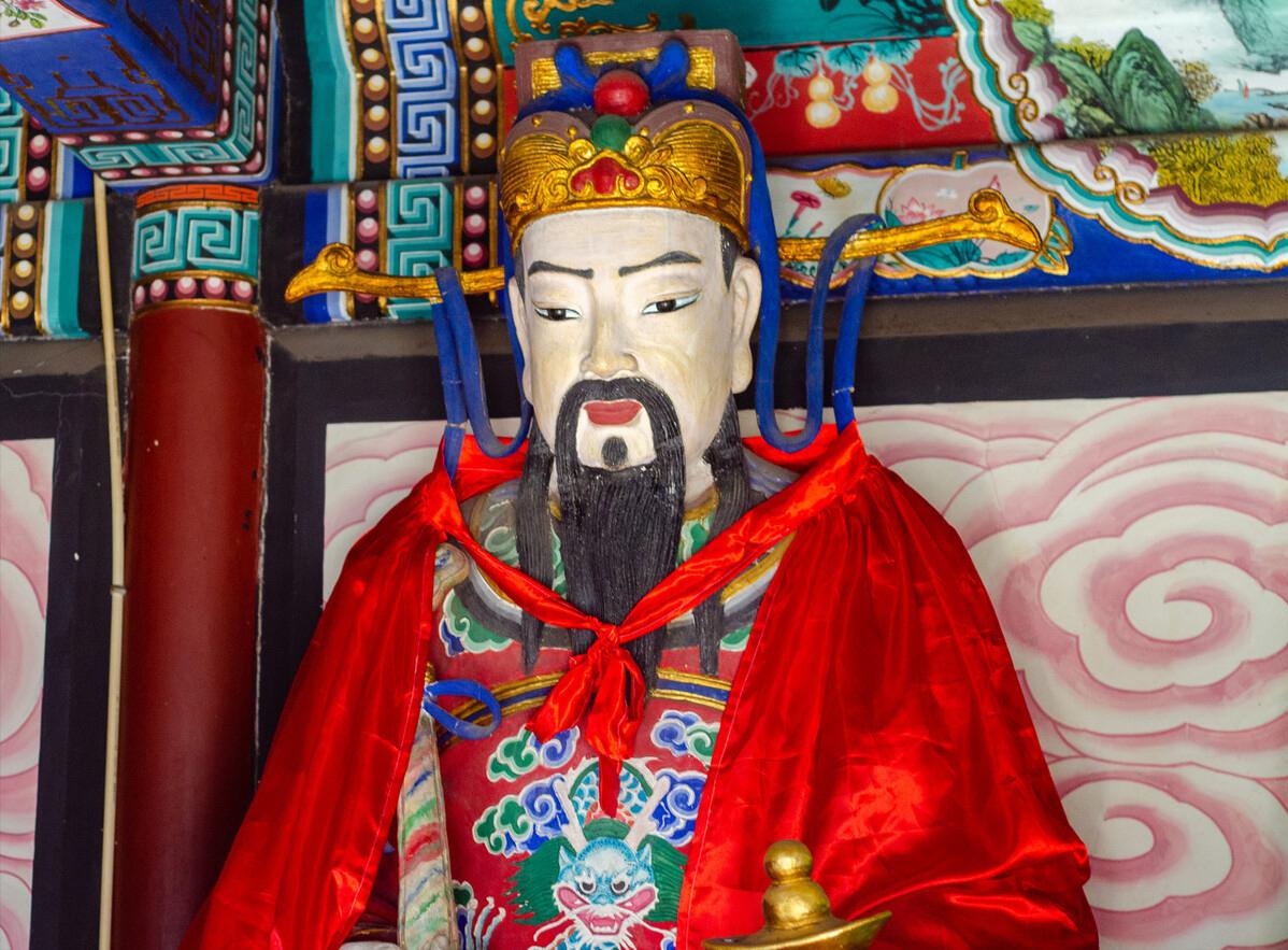 五路财神照财路大年初五迎财神,大年初四是迎灶神和五路财神吗