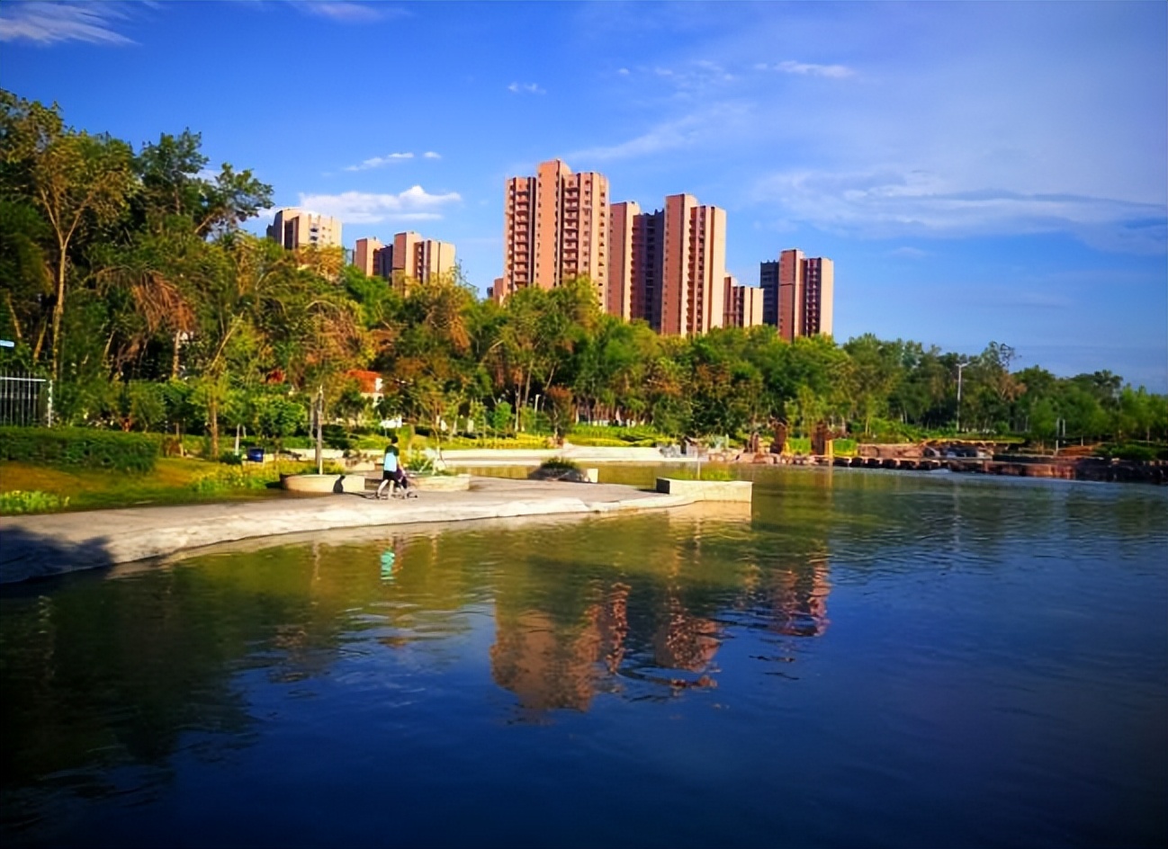 *疆新**的戈壁明珠之城，聚集的都是汉族人，成为西部百强县，石河子