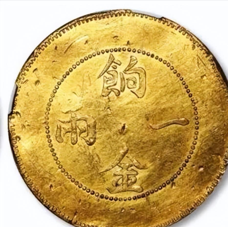 一老人在粮库放老鼠夹时捡到个金牌，儿媳妇:别声张，拿去打耳环