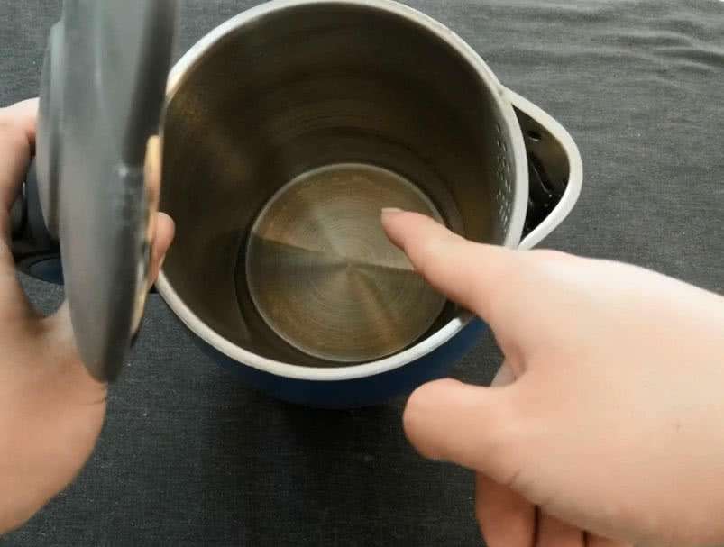 烧水壶去除水垢的正确方法,烧水壶里的水垢怎样去除小妙招