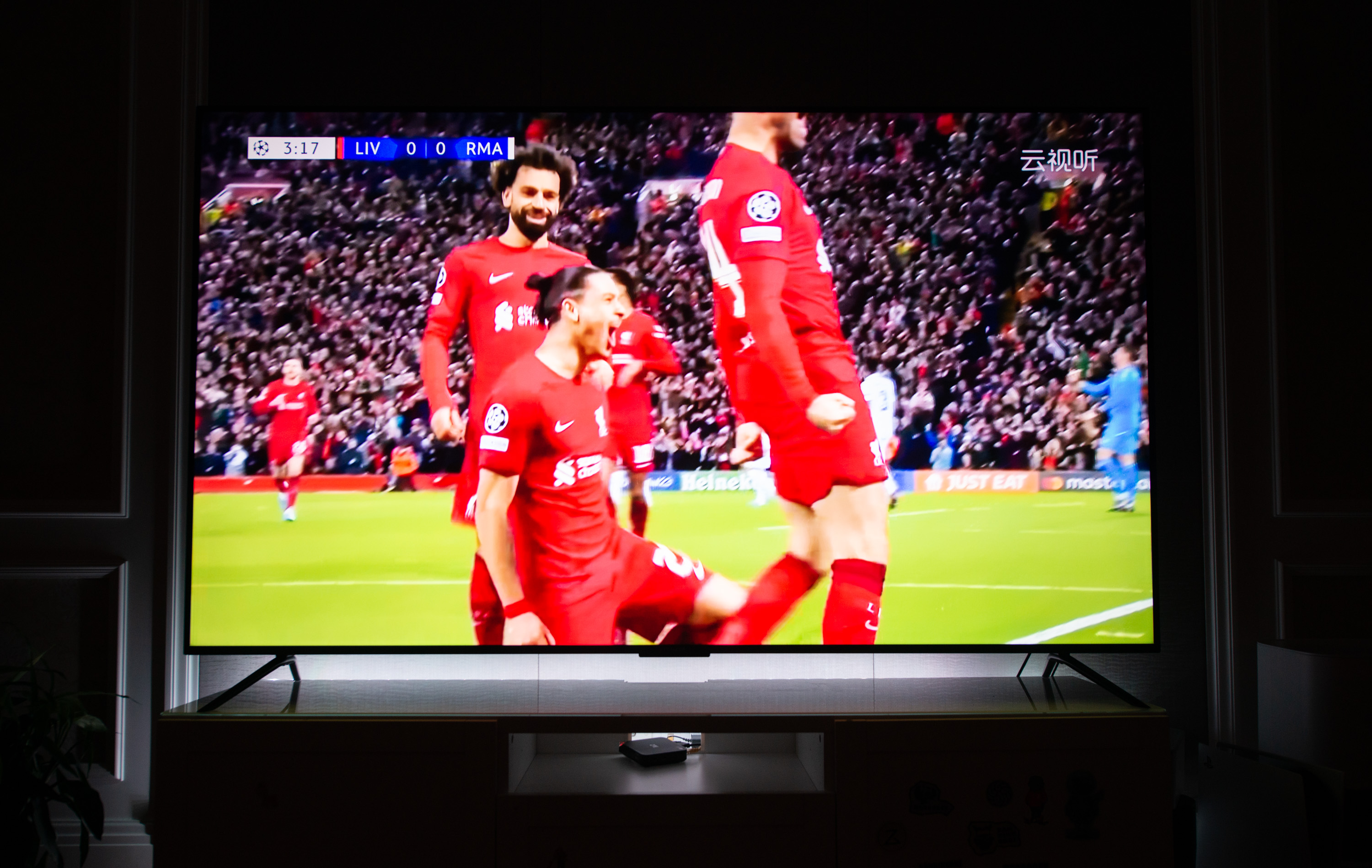 碎屏的电视机,家里电视碎屏了