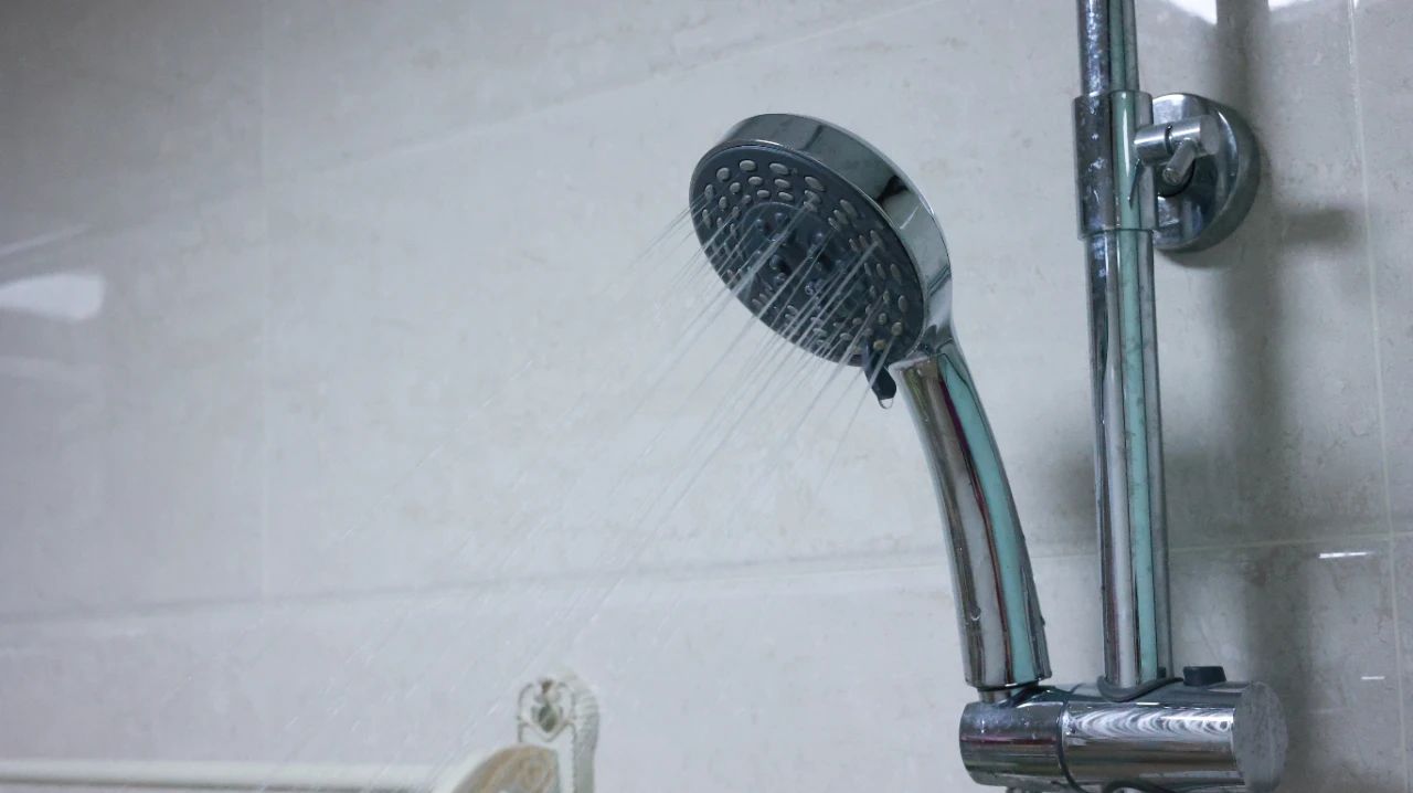 女性洗澡能不能用一些东西,女性洗澡能洗尿道吗