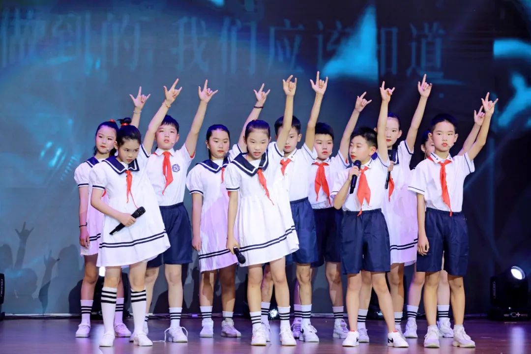 家校共育携手向前,家校社会共育共促成长