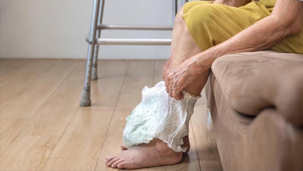 女性生完孩子一咳嗽就漏尿怎么办,女儿11岁一咳嗽就漏尿是怎么回事